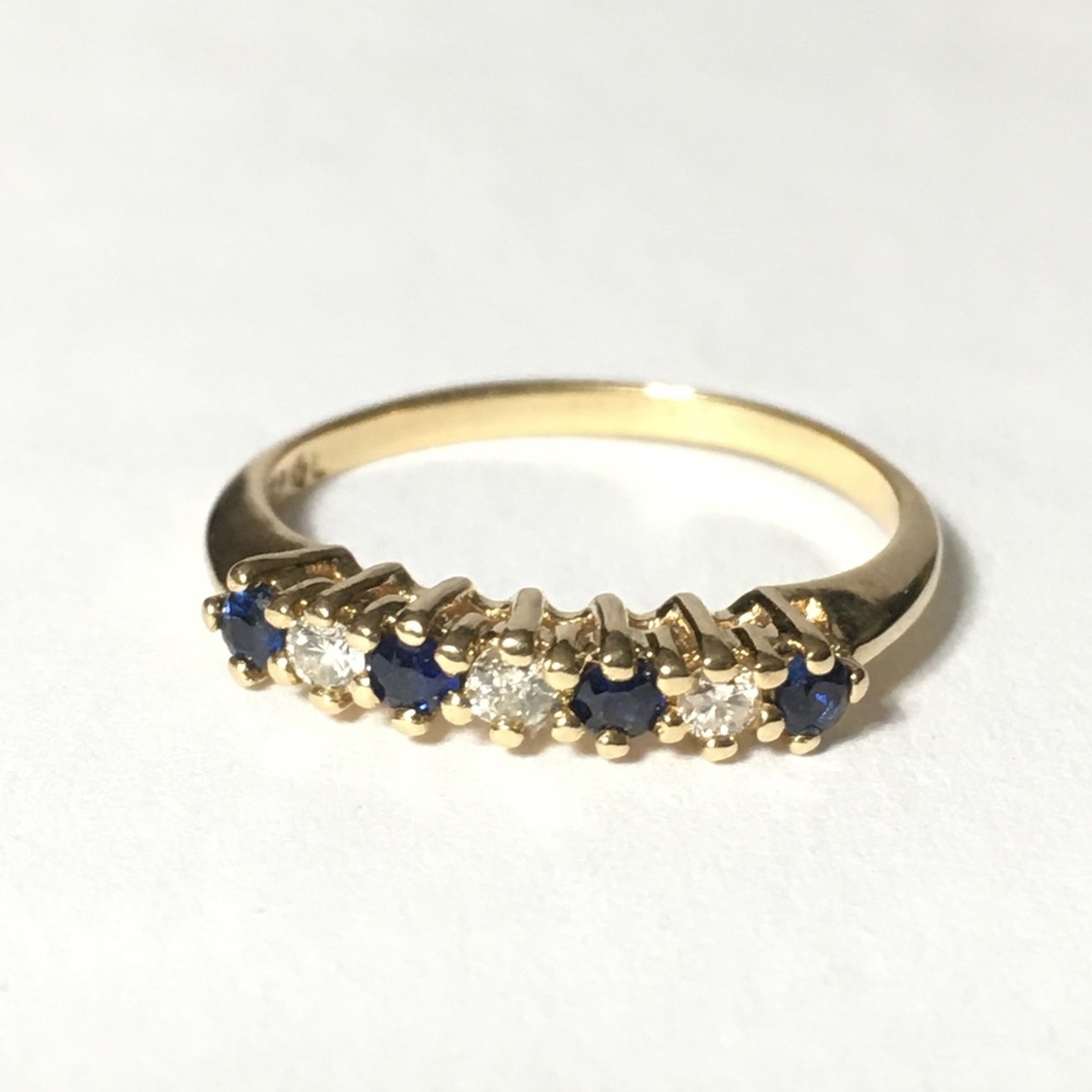 DIAMOND AND SAPHIRE 14KT GOLD BAND